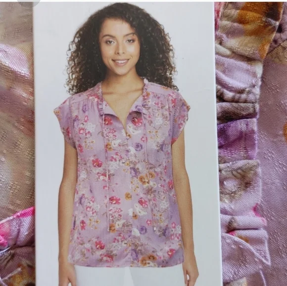 Buffalo Women's Flutter Sleeve Floral Top nwt - Picture 2 of 3